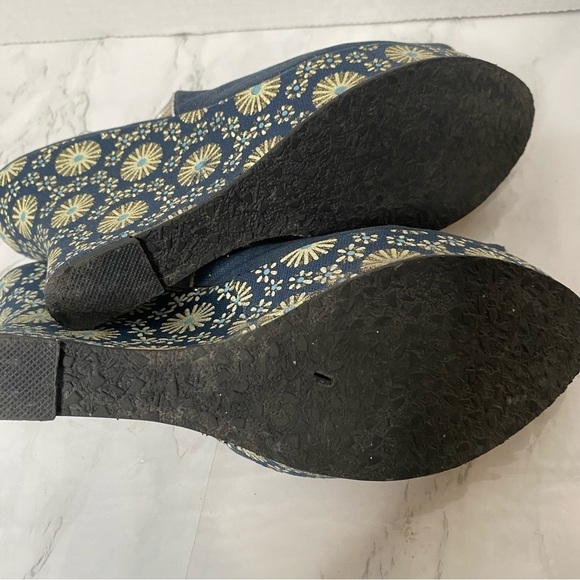 Blossom Collection Floral Wedge Sandals - Picture 6 of 9